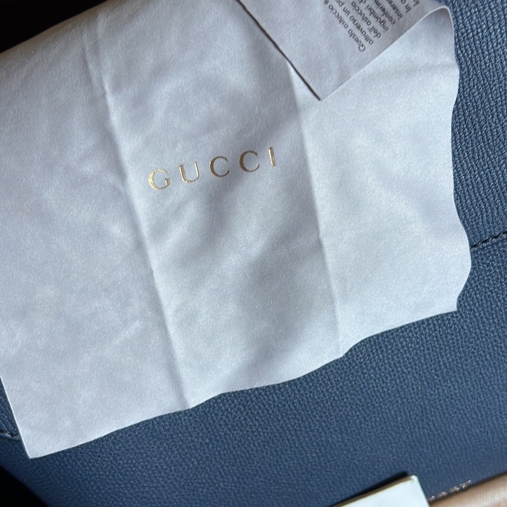 Gucci classic sunglasses & case - Picture 13 of 16